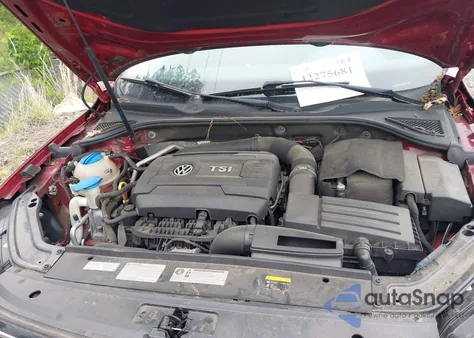 2017 Volkswagen Passat 1.8T R-Line z USA, uszkodzony, nr VIN 1VWDT7A38HC057399